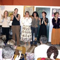 Szenenfoto Theateraufführung der Tanzgruppe Berschender Allerlei