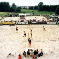 Finale des Fantic Beach Cups auf der Hoffmanns Beach in Dernbach/Montabaur: Links: Jörg Ahmann (im Angriff) und Axel Hager, Bronzemedaillegewinner bei den olympischen Spielen 2000 in Sydney Rechts: Thomas Eade und John Craig Seuseu, Nationalteam Neuseeland
