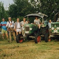 Einige Mitglieder vom Obst- und Gartenbauverein auf dem Feld