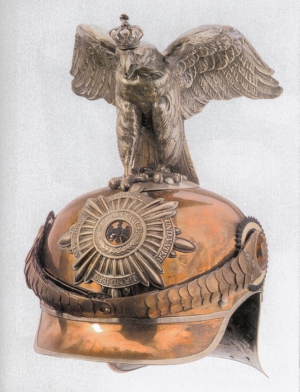 Historischer Helm mit Adler aus Mitte des 19. Jahrhundert
