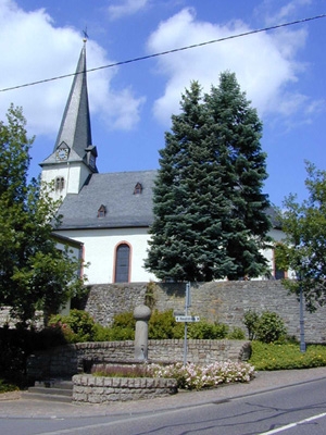 Foto der katholischen Pfarrkirche St. Maria Himmelfahrt