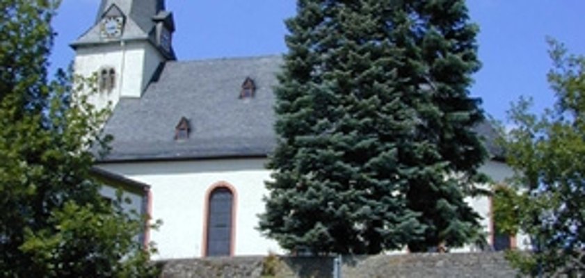 Foto der katholischen Pfarrkirche St. Maria Himmelfahrt