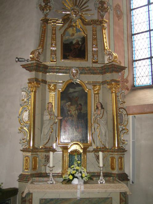 "Kreuzaltar" auf der rechten Seite