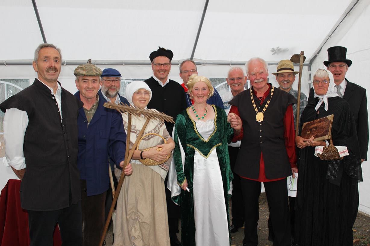 Buntes Treiben im Festzelt
