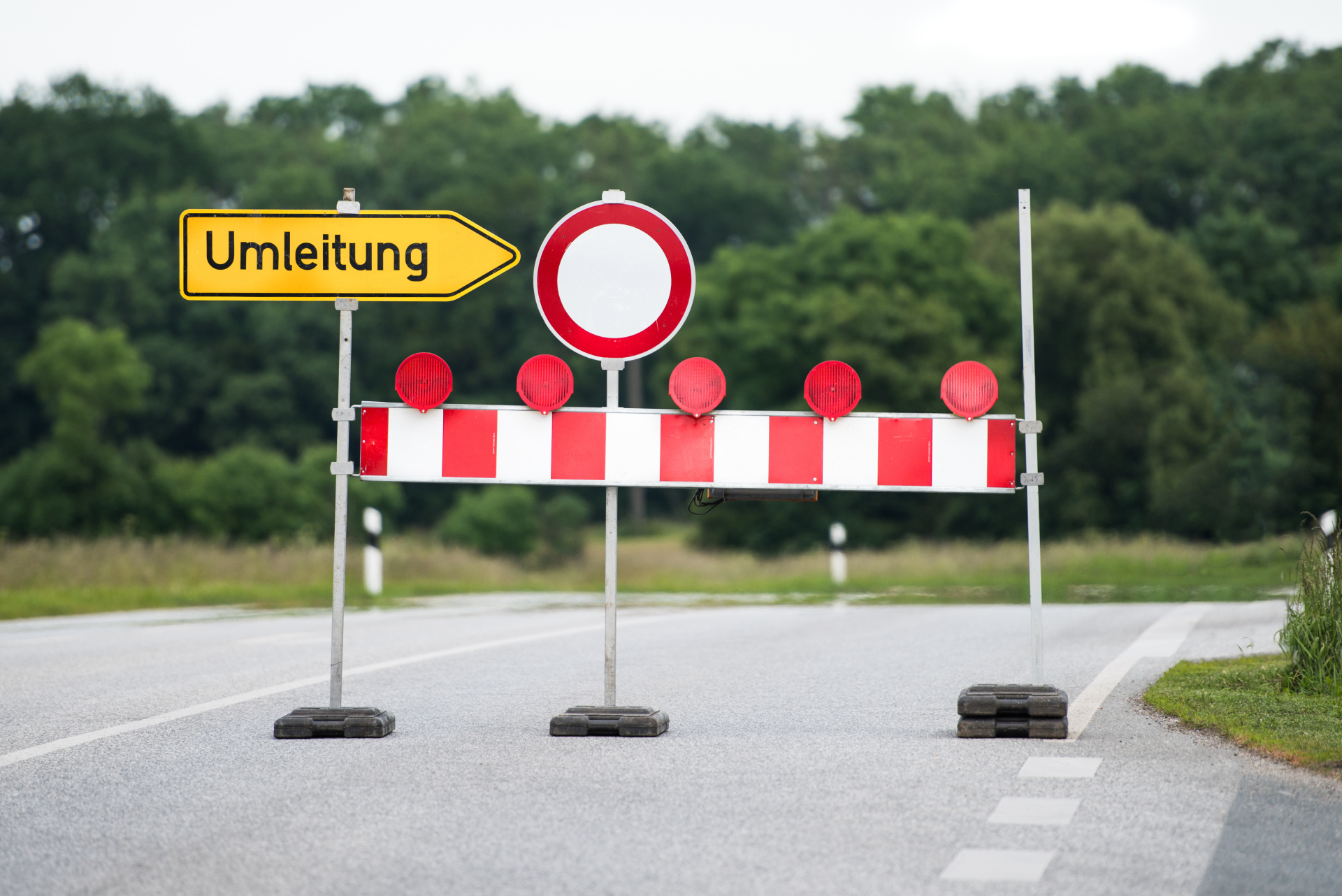 Straße gesperrt - Umleitung Straße gesperrt - Umleitung