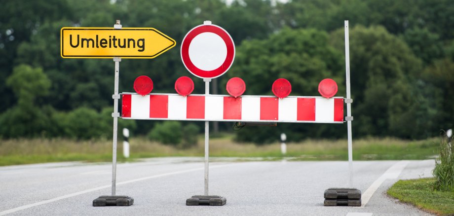 Straße gesperrt - Umleitung