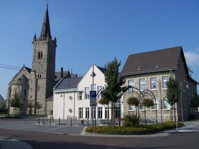  Der Parkplatz vor dem Buergerhaus