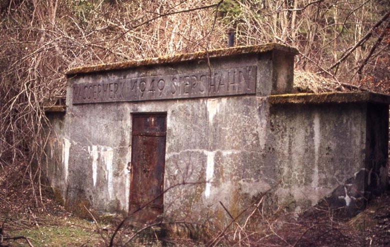 Wasserhochbehälter Nähe Sportplatz