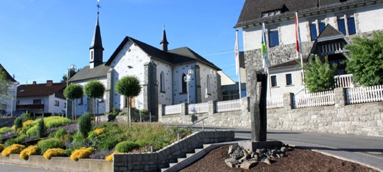 Kulturzentrum mit Rathaus und alter Kirche
