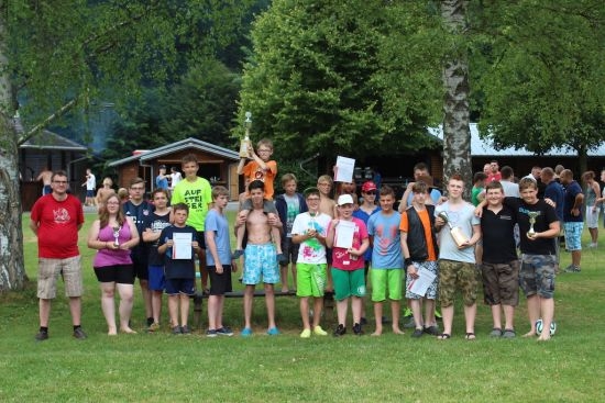 Betreuer und Jugendliche des 9. Zeltlagers