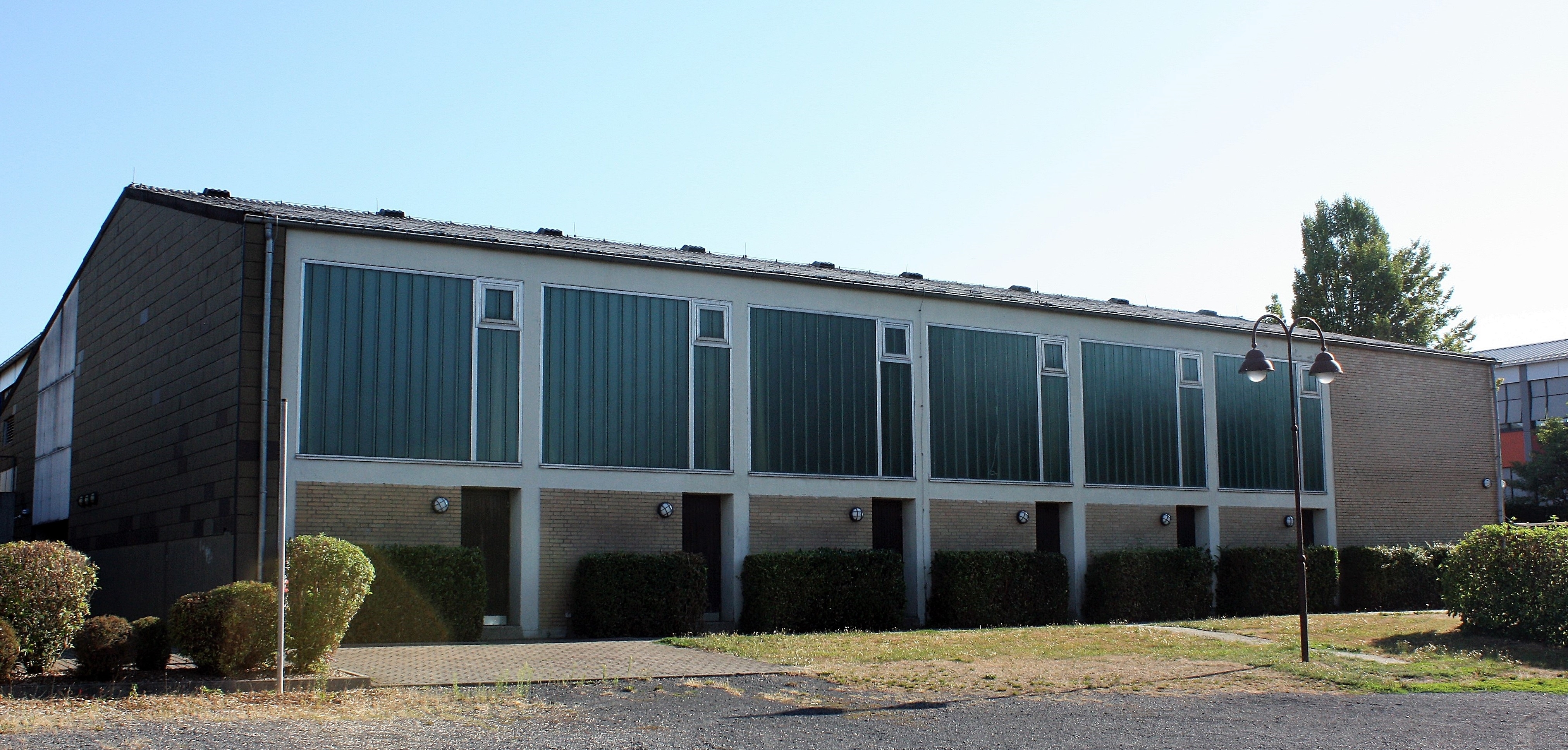Turnhalle der Pfarrer-Giesendorf-Schule Dernbach Turnhalle der Pfarrer-Giesendorf-Schule Dernbach