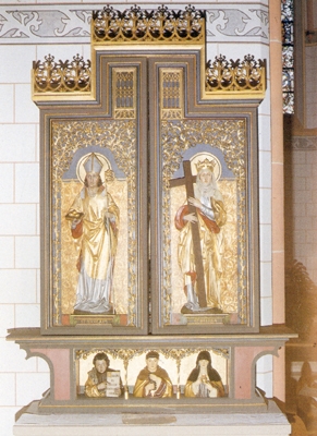 Geschlossen zeigt der Marienaltar den volkstümlichen hl. Nikolaus und die hl. Helena