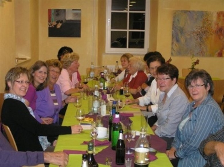 Die Rückenfitnessgruppe in geselliger Runde
