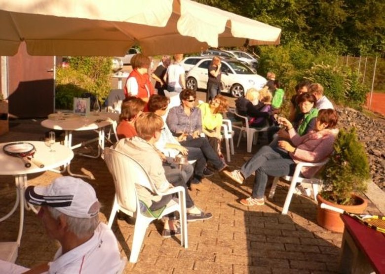 Öffentliches Training für alle Tennisfreunde Öffentliches Training für alle Tennisfreunde