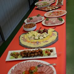 Moschheimer beim Frühstück mit Musik