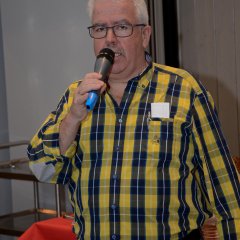 Moschheimer beim Frühstück mit Musik