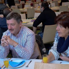 Moschheimer beim Frühstück mit Musik
