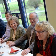 Moschheimer beim Frühstück mit Musik