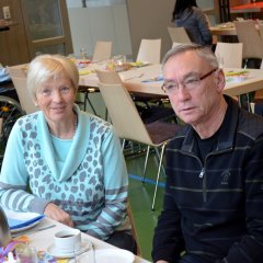 Moschheimer beim Frühstück mit Musik