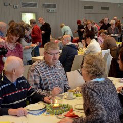 Moschheimer beim Frühstück mit Musik