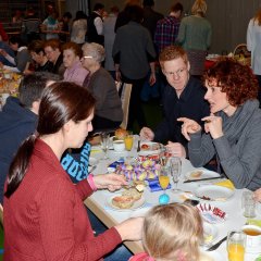 Moschheimer beim Frühstück mit Musik