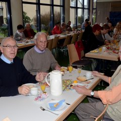 Moschheimer beim Frühstück mit Musik