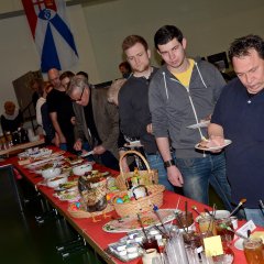 Moschheimer beim Frühstück mit Musik