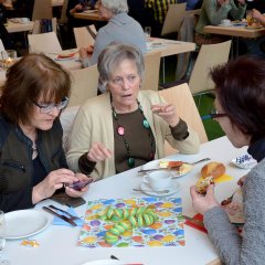 Moschheimer beim Frühstück mit Musik
