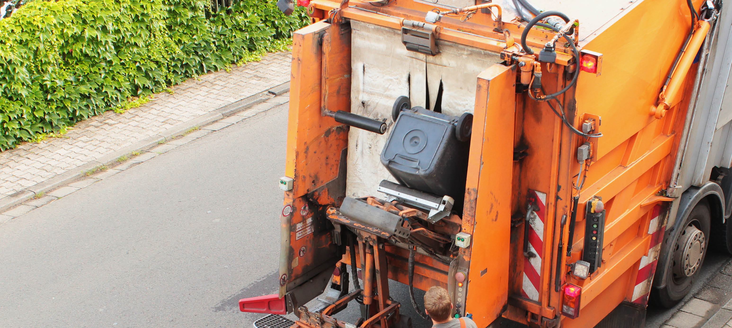 Abholung Müll durch Müllwagen