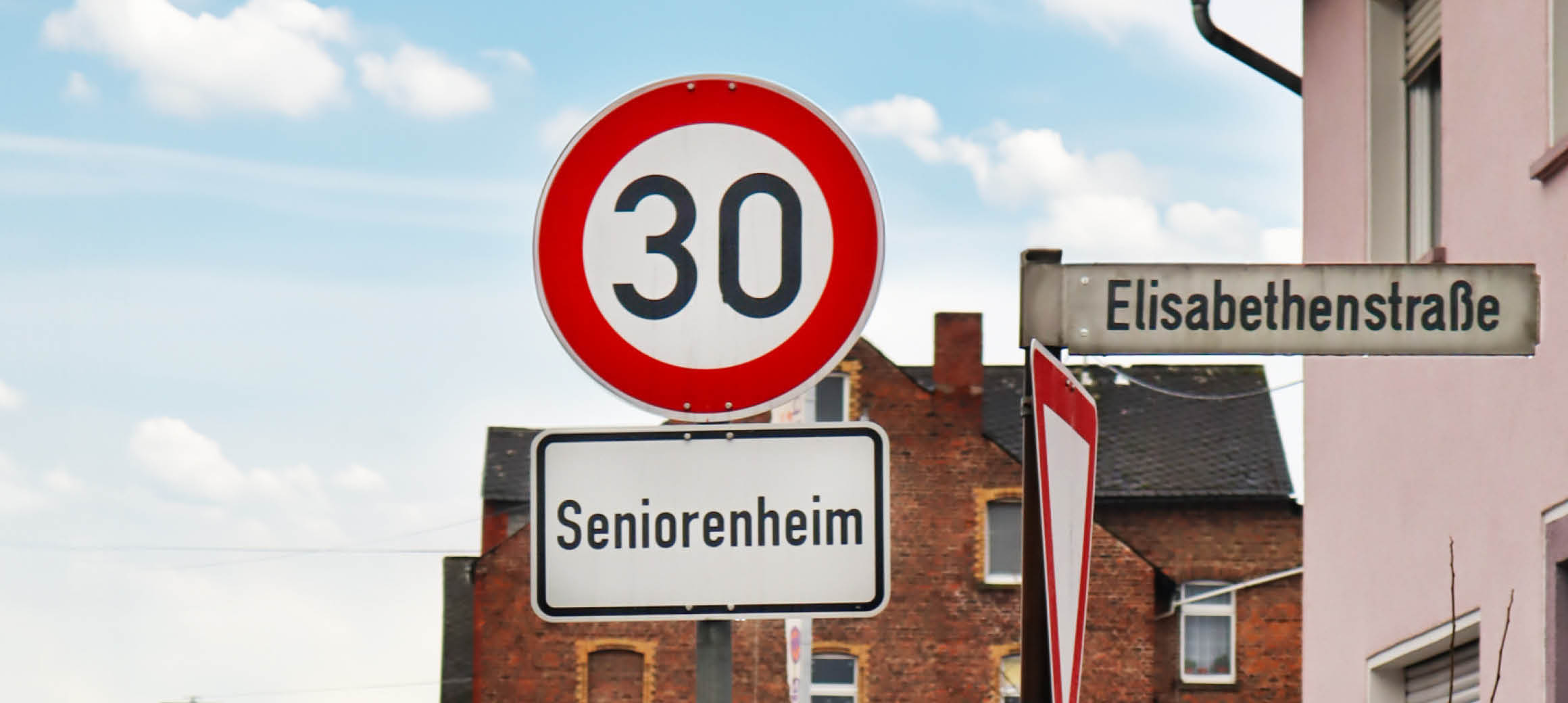 Schild 30-Zone in Wirges