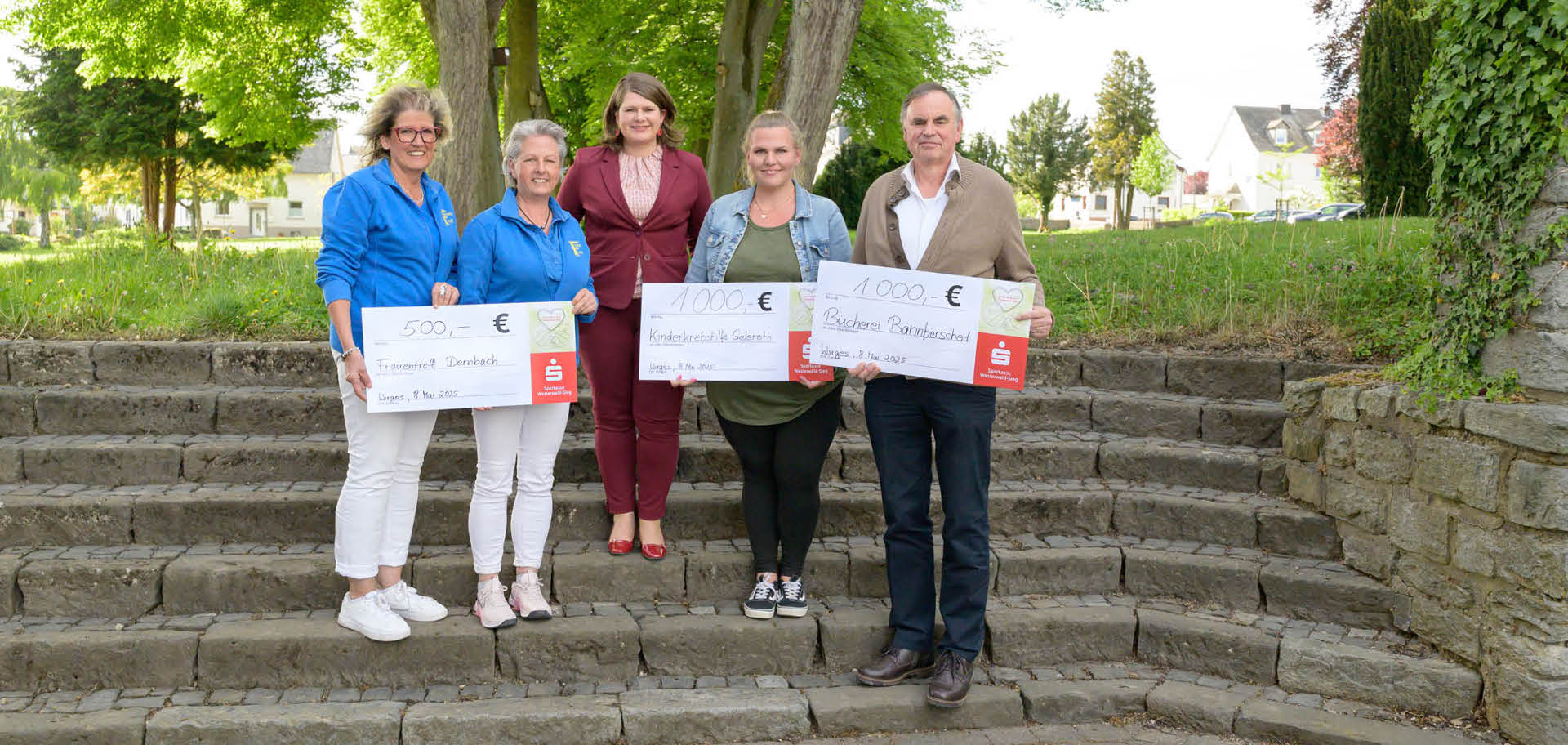 Spendenscheckübergabe durch Bürgermeisterin Alexandra Marzi