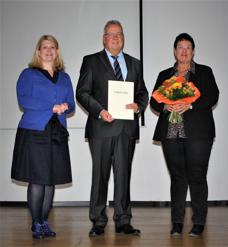 Von links: Bürgermeisterin Alexandra Marzi, Erster Beigeordneter Andreas Quirmbach mit Ehefrau Martina Quirmbach